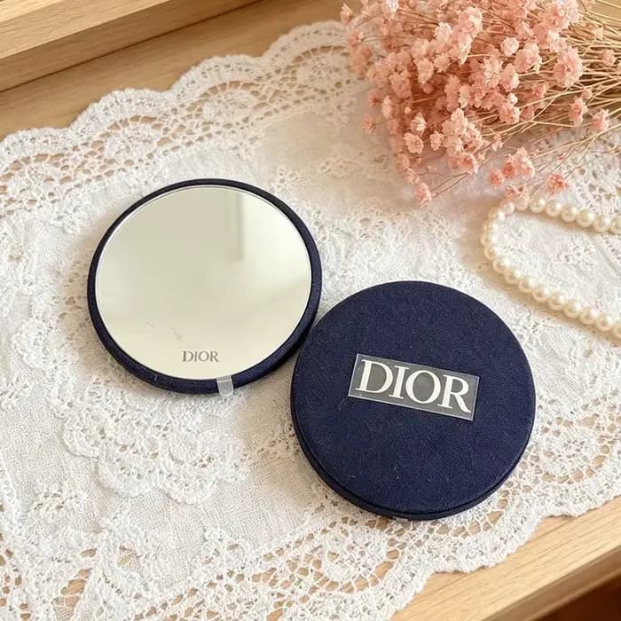 Miroir de retouche rond simple face Christian Dior en coton et lin bleu marine foncé, format mini de