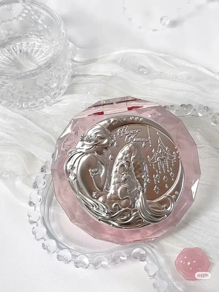Collection de miroirs Flower Knows : Ballet Swan, Moonlight Mermaid, The Sweetie Bear, miroir à main