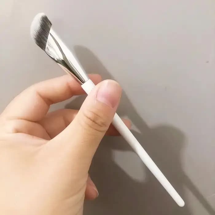 Brosse anti-cernes sous les yeux pour crème de maquillage, correcteur, brosse de mélange, liquide, C