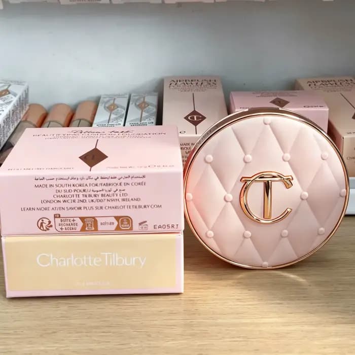 Charlotte Tilbury CT Base Makeup Cushion By The Pillow Correcteur longue tenue, fond de teint coussi