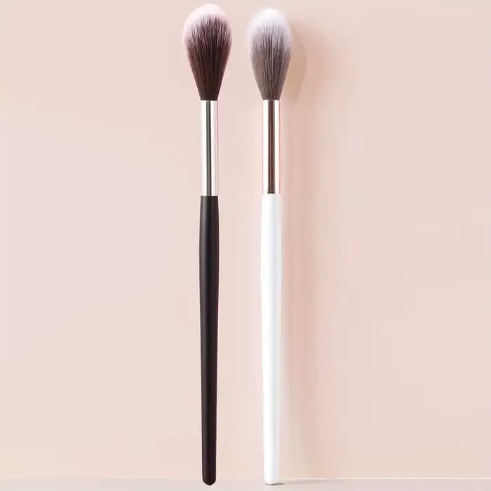 Pinceau surligneur, pinceau de maquillage conique pour les poudres et les crèmes