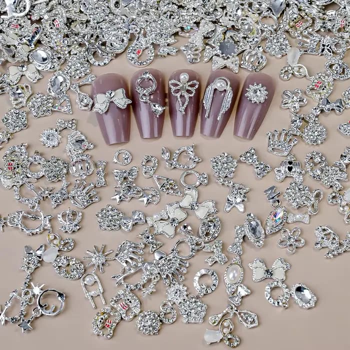 Breloques pour ongles en métal, nœud papillon/couronne en argent 3D, avec pendentif pompon, papillon