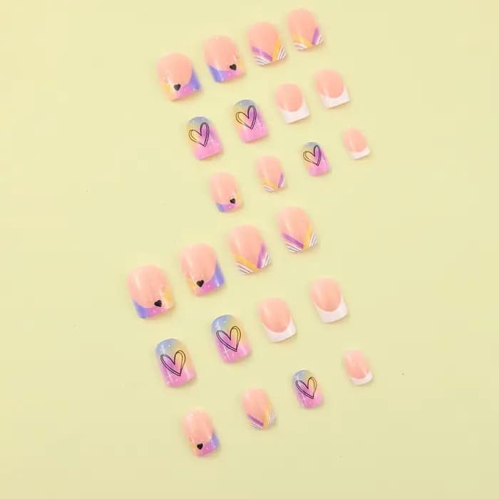 24 morceaux de faux ongles carrés courts, avec un cœur dégradé teint en halo et un design français c