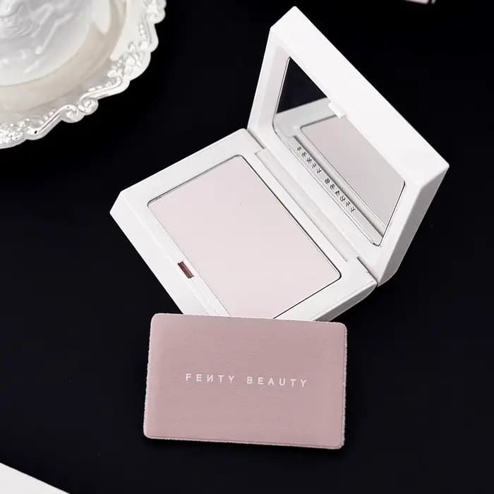 Poudre fixante Fenty Beauty Flawless Ultra-Fine Soft Focus Retouch Setting Powder |   Poudre libre m