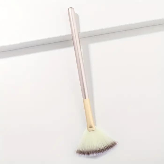Brosse à reflets en forme d'éventail