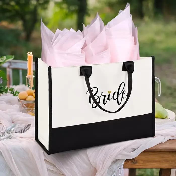 Sac fourre-tout et trousse de maquillage pour mariée