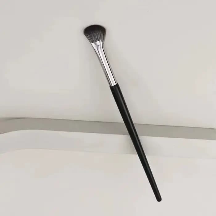 2 pinceaux professionnels pour le contour du nez