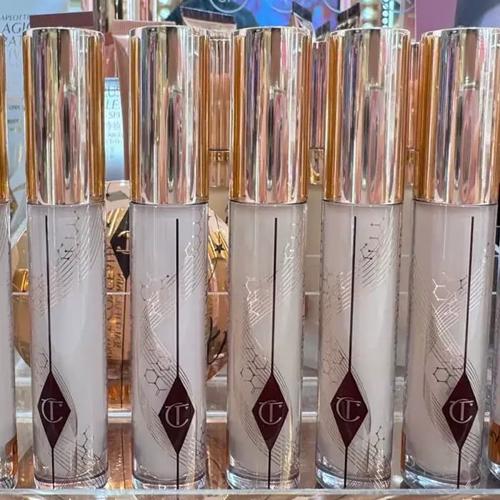 Vente flash - Correcteur de teint Honey Brightening de la marque Charlotte Tilbury - Couvre les imperfections du visage