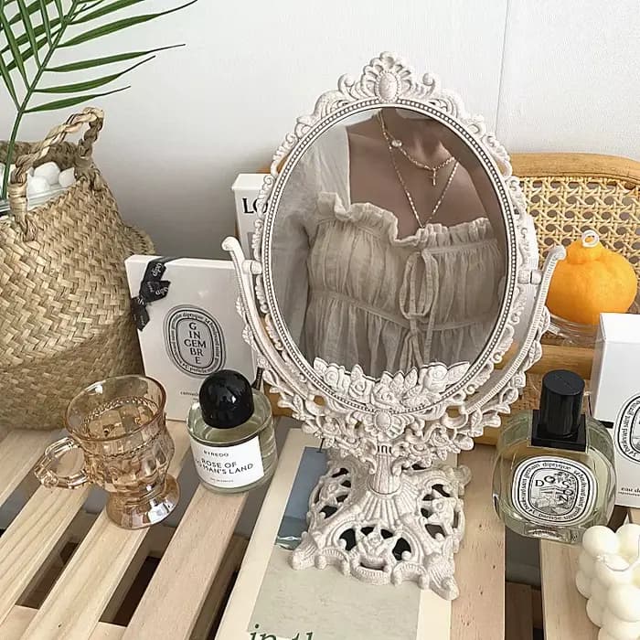 Miroir de maquillage de forme narvintage