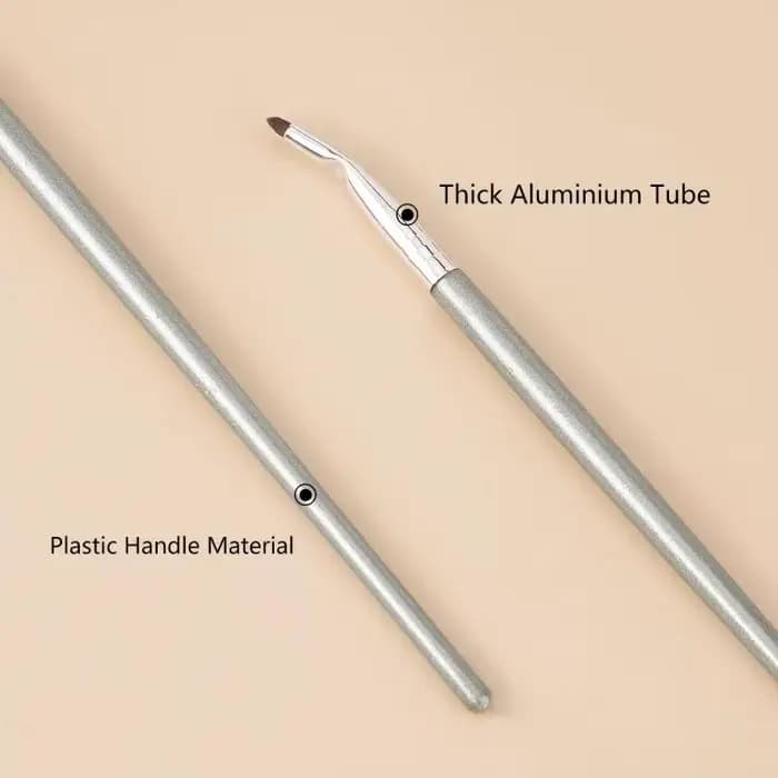 Brosse Eyeliner à tête courbée