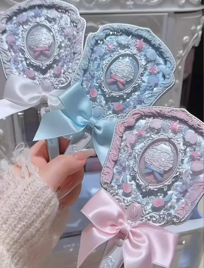 Flower Knows Shell's Jewel Collection Miroir Cosmétique portatif Outils de maquillage compacts