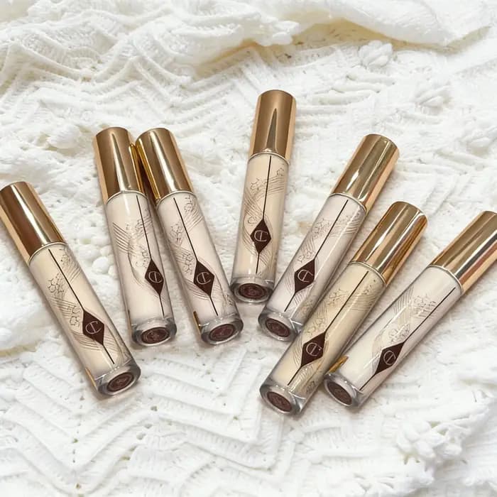 Vente flash - Correcteur de teint Honey Brightening de la marque Charlotte Tilbury - Couvre les imperfections du visage