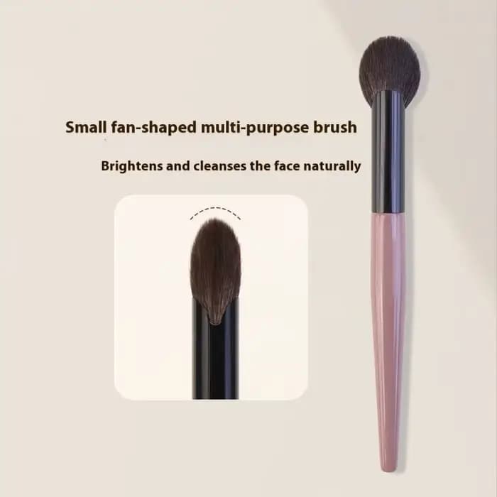 Petit pinceau à Blush en forme d'éventail