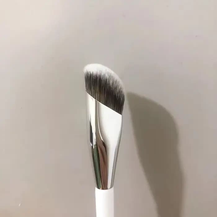 Brosse anti-cernes sous les yeux pour crème de maquillage