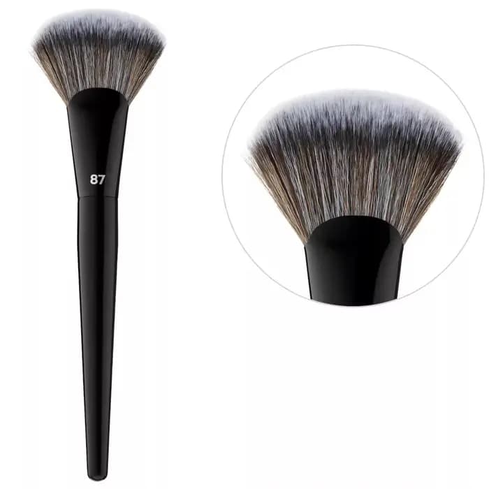 PRO – brosse en éventail à reflets noirs