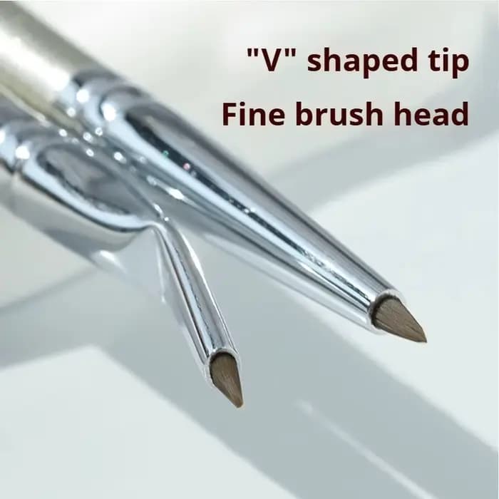 Brosse Eyeliner à tête courbée