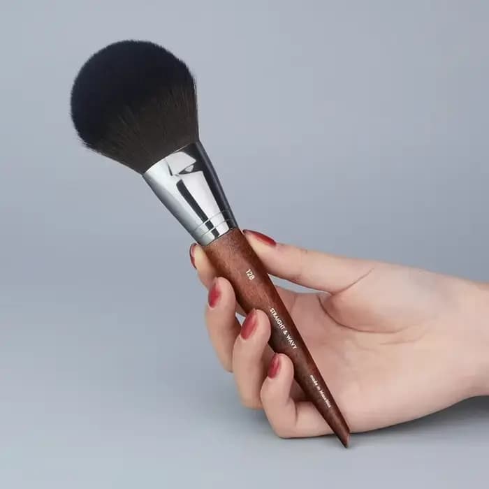 Grand fond de teint fard à joues brosse