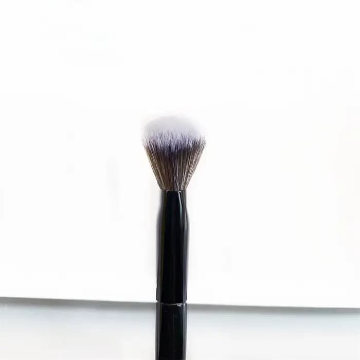 PRO – brosse à Blush coudée 93 cheveux synthétiques doux
