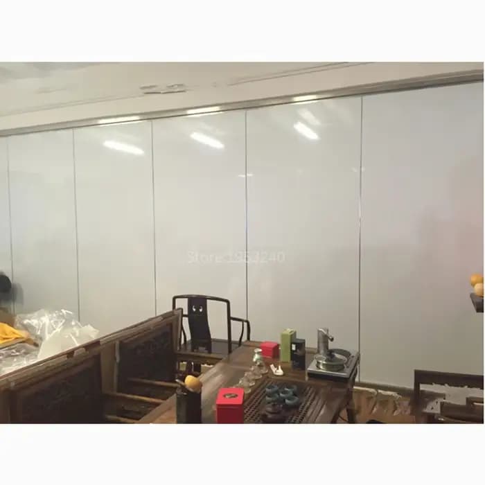 Film adhésif blanc pour fenêtre miroir