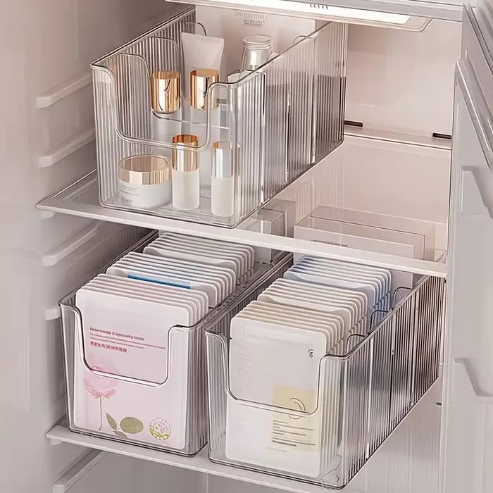 Boîte de rangement transparente compartimentée pour masques faciaux