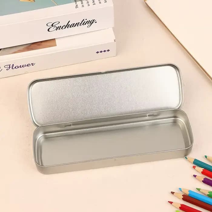 Boîte à stylos en métal