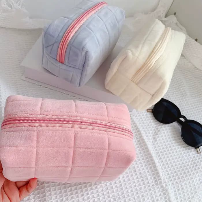 Trousse de maquillage en fourrure mignonne pour femmes