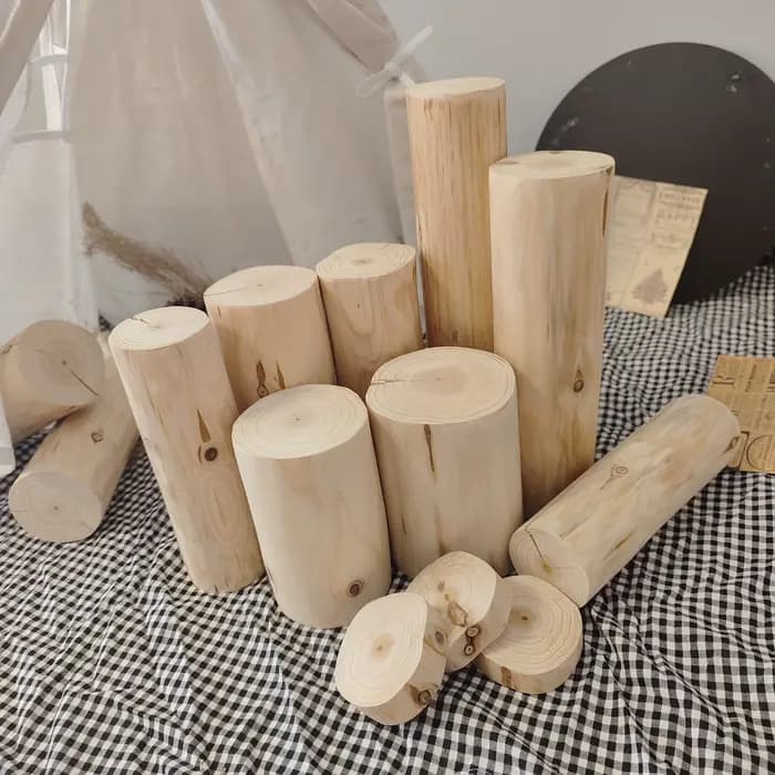Troncs, tranches, souches et poteaux décoratifs en bois de sapin décortiqué pour décoration de cheminée, ornements de mariage et clôture en bois de jardin