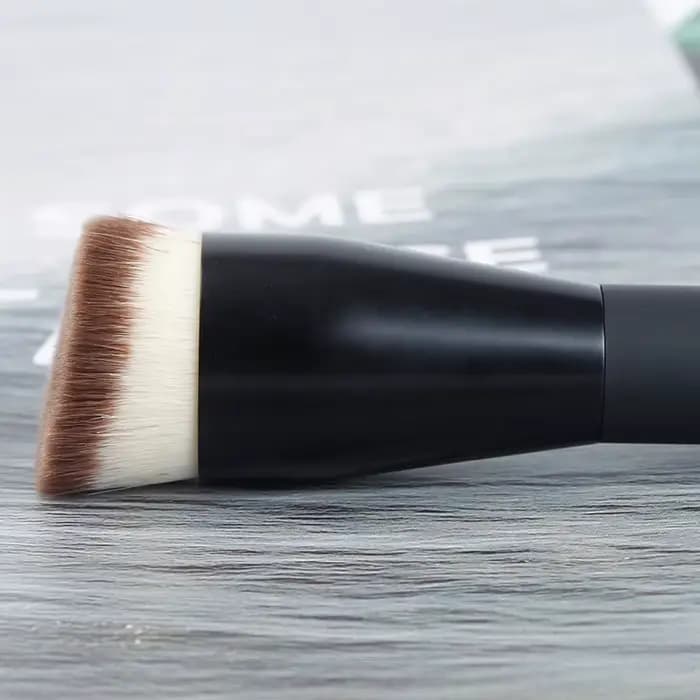 Pinceaux de maquillage fond de teint à angle plat