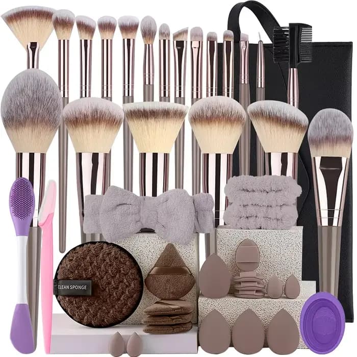 Pinceaux de maquillage marron
