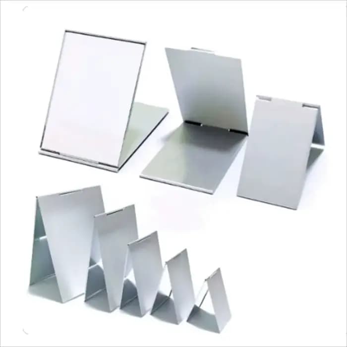 Petit miroir pliant en aluminium