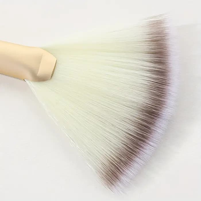Brosse à reflets en forme d'éventail