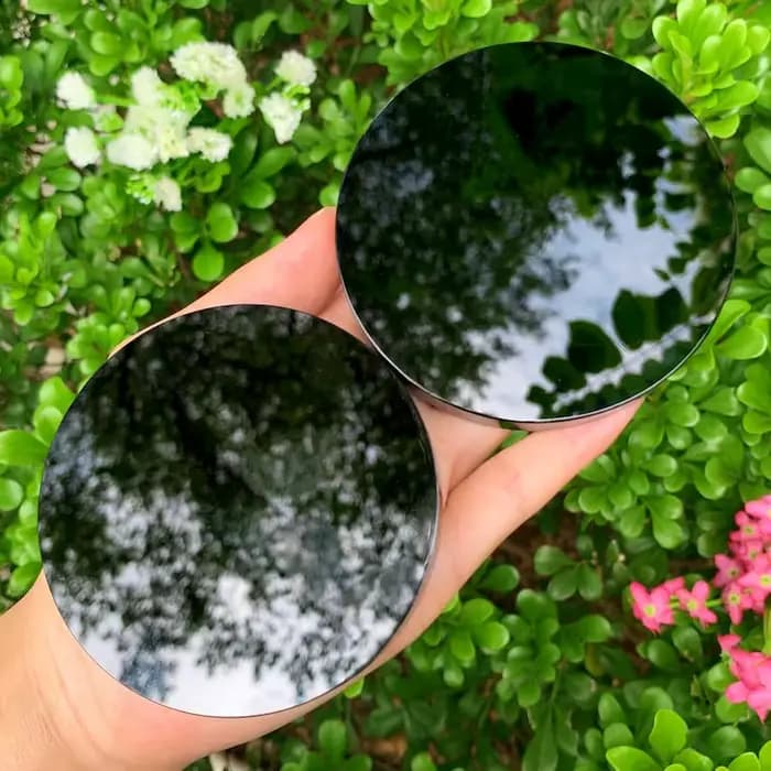 Miroir d’obsidienne noire