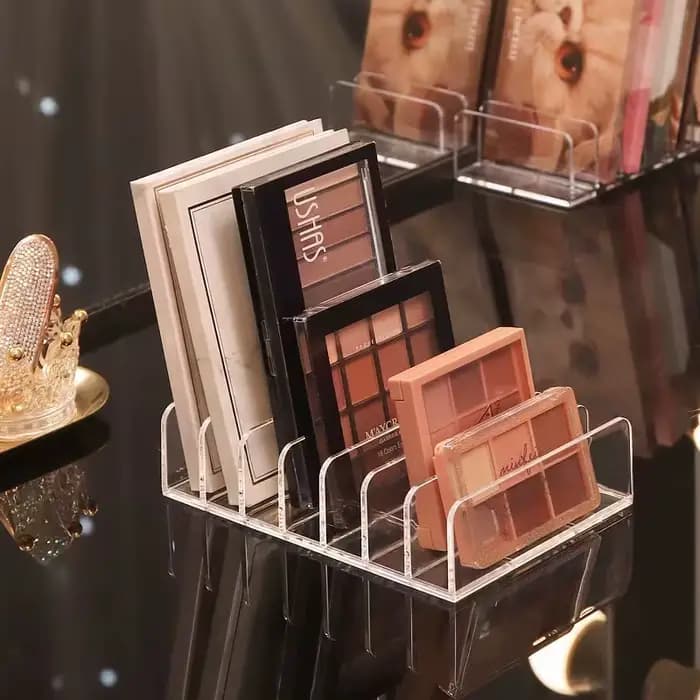 Coiffeuse, rangement et arrangement de cosmétiques