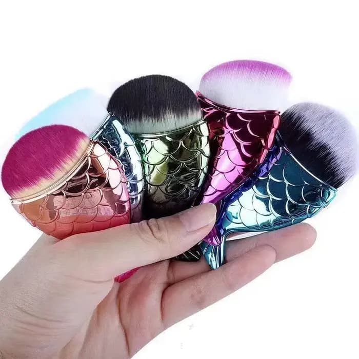 Brosse à ongles en forme de queue de poisson