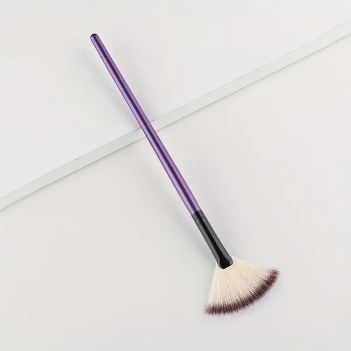 Brosse à reflets en forme d'éventail