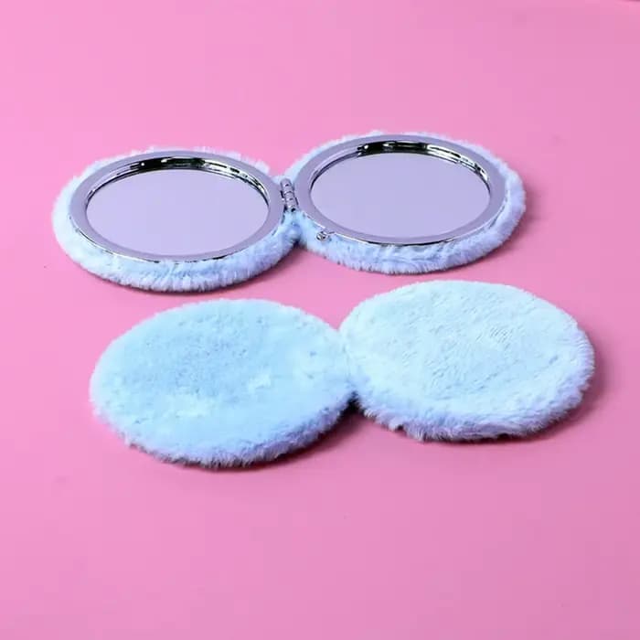 Miroir compact portable en fourrure moelleuse