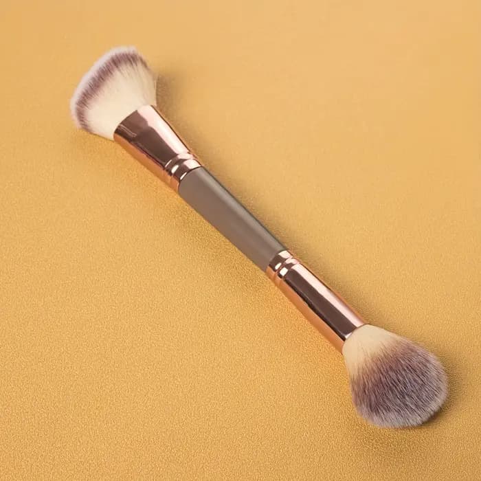 Pinceaux de maquillage pour fond de teint à double extrémité : parfaits pour l'application de liquides