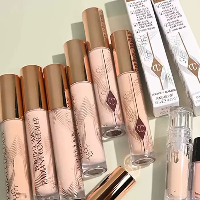 Vente flash - Correcteur de teint Honey Brightening de la marque Charlotte Tilbury - Couvre les imperfections du visage