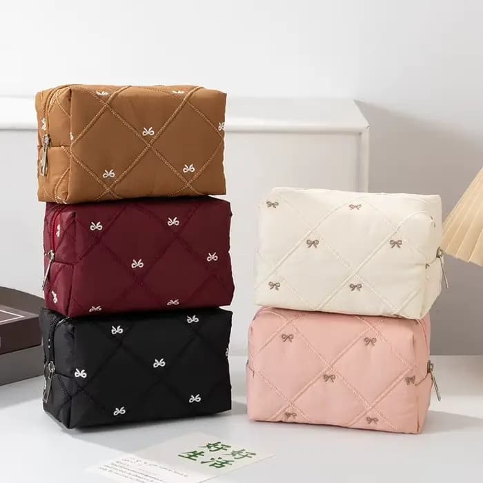 Sac de toilette brodé à nœud