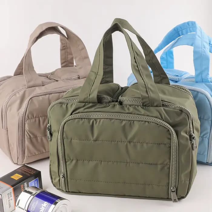 Trousse de toilette et de maquillage portable de couleur unie