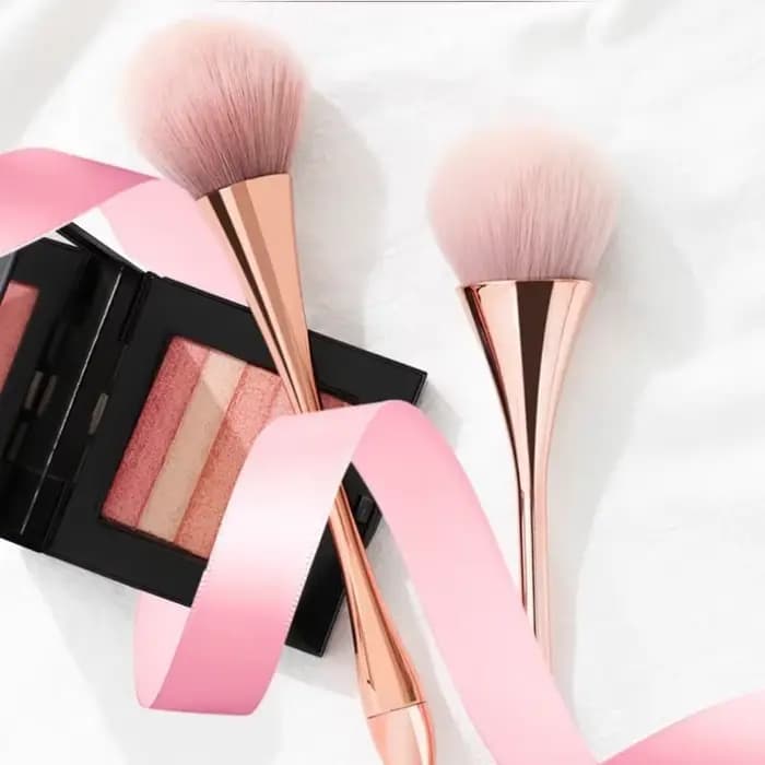 Pinceau de maquillage, Blush