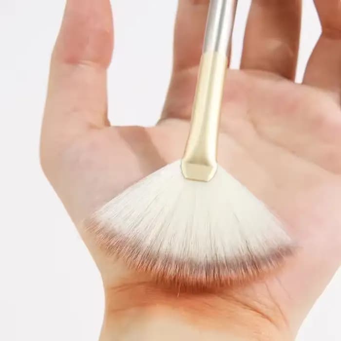 Brosse à reflets en forme d'éventail