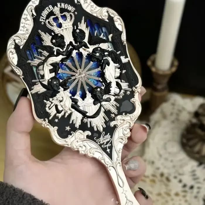 FLOWER KNOWS Collection Little Angel Miroir de poche 3 types Relief exquis Outils de maquillage Rose Noir Blanc Alliage Moulage par injection