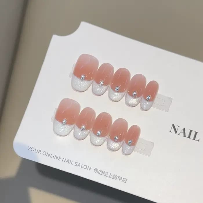 Faux ongles roses dégradés faits à la main