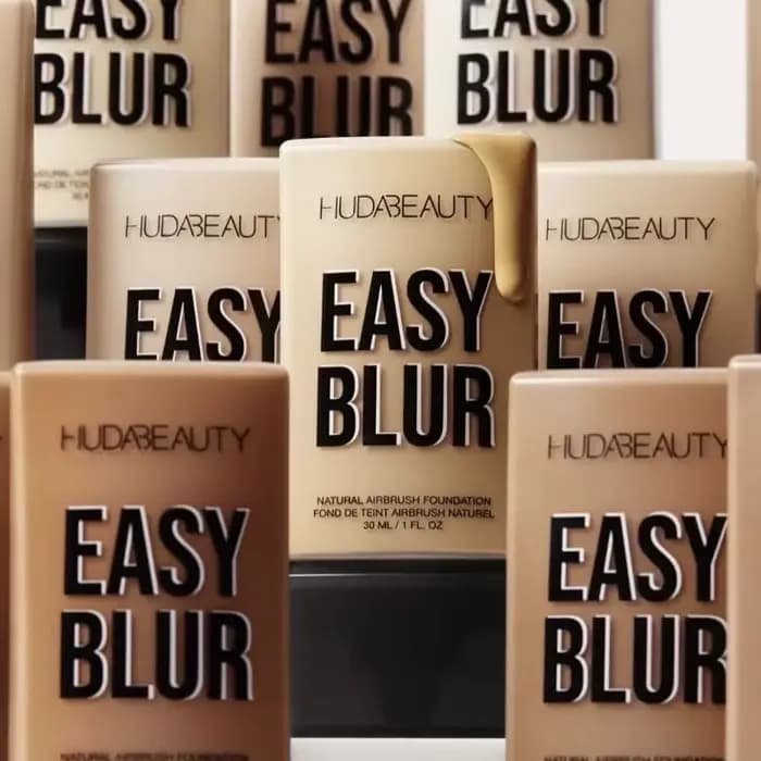 Huda Beauty Fond de teint aérographe naturel Easy Blur avec Niacinamide