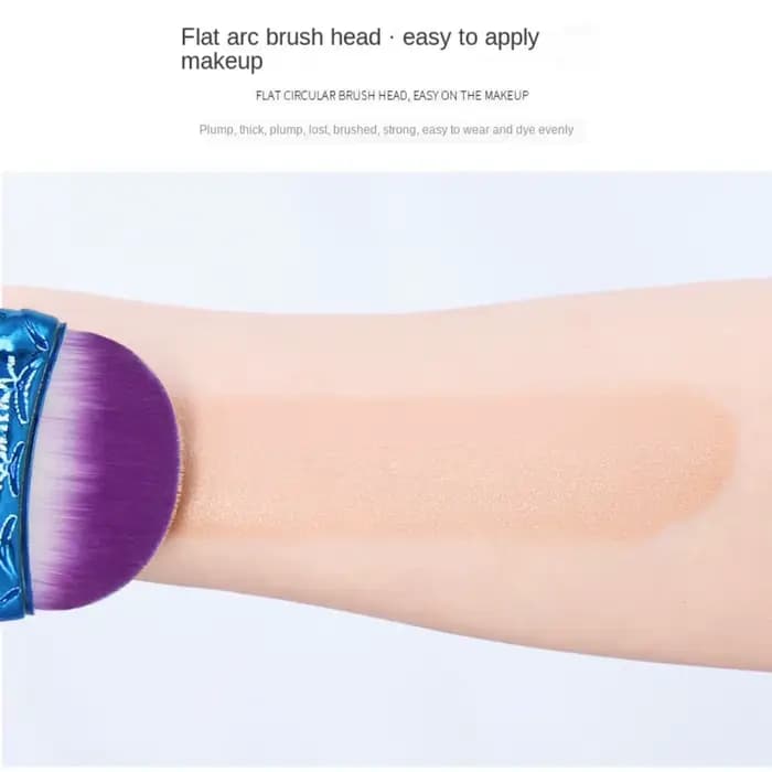 Brosse à ongles en forme de queue de poisson