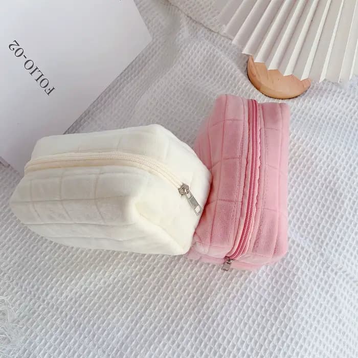 Trousse de maquillage en fourrure mignonne pour femmes