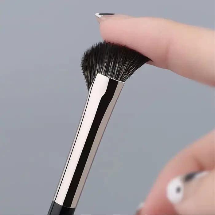 2 pinceaux professionnels pour le contour du nez
