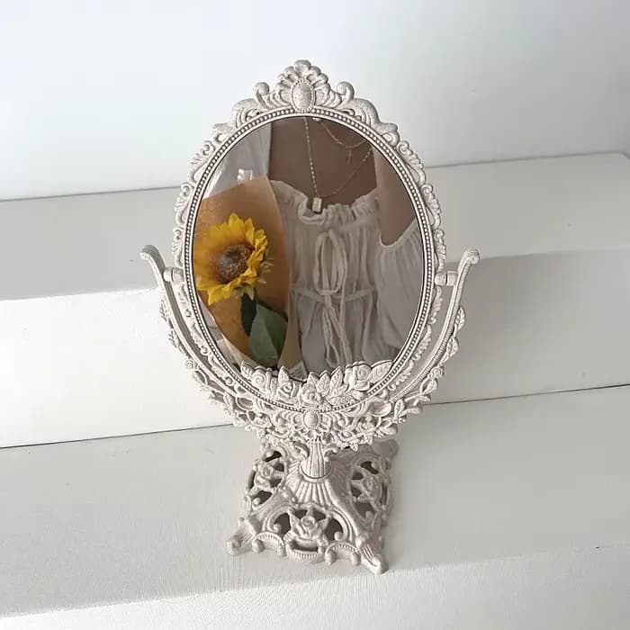 Miroir de maquillage de forme narvintage