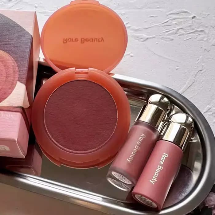 Rare Beauty Blush Mashed Potatoes Texture It Doesn't Look Dull When Applied with Makeup Dip The Brush Saturation Slightly High